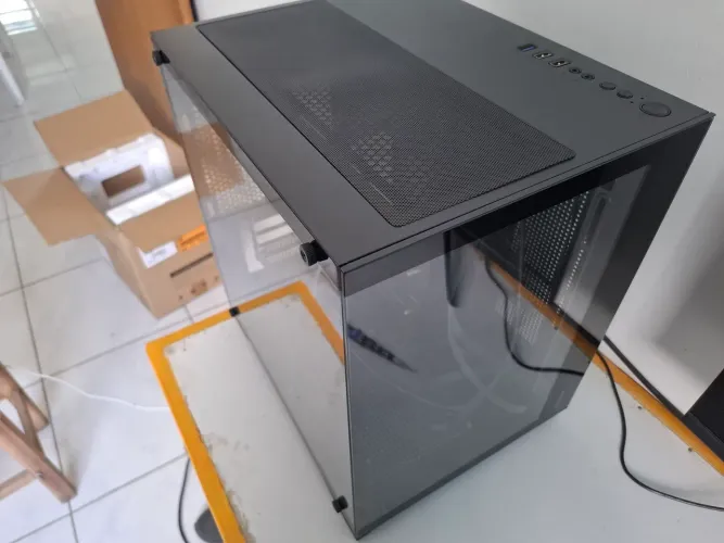 Gabinete Clarity Fortrek Preto