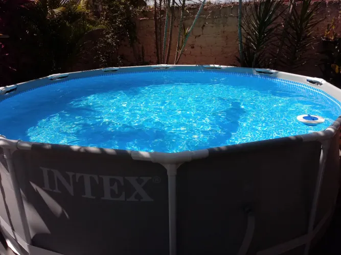 Piscina Intex 8592 litros,base com defeito em uns ferro(OBS: Bomba está com defeito 110V)