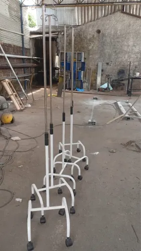 Suporte de coloca soro 5 disponível