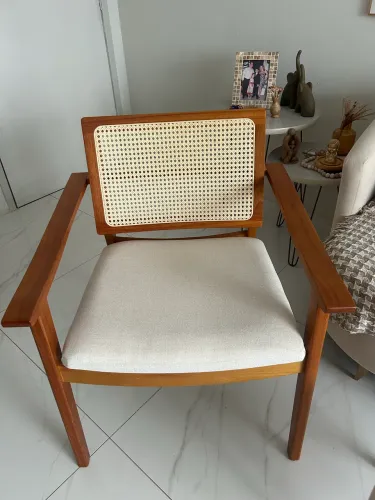 Cadeira/ poltrona design de luxo, madeira com detalhes em rattan, um luxo