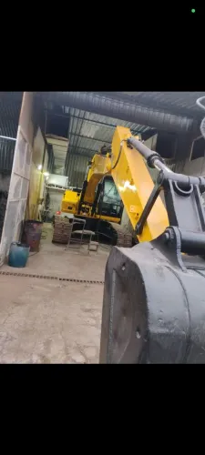 Vendo escavadeira newholland E 215 LC