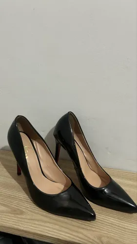 VENDO ESCARPIN PRETO TAMANHO 39 