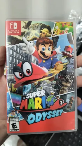 2 Jogos Físicos Nintendo Switch Mario Odyssey e Bomberman