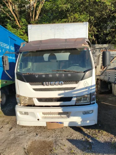 Caminhão 3/4 Iveco vertis v90 5mts de baú 