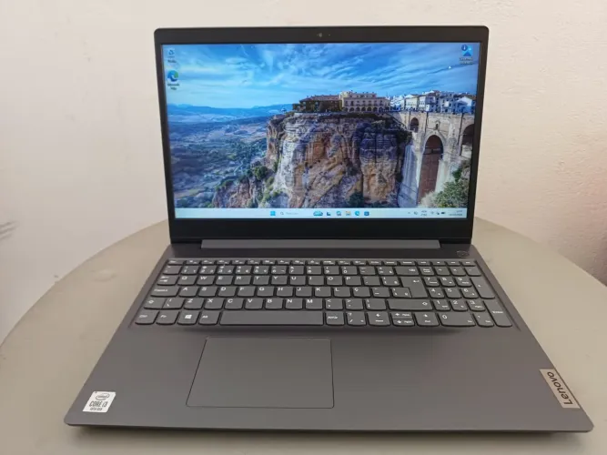 LENOVO i3 G10 DDR4 8GB SSD240GB BATERIA 5hs