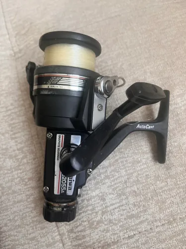 Molinete Daiwa AG2055a