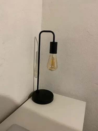 luminária com lâmpada de filamento