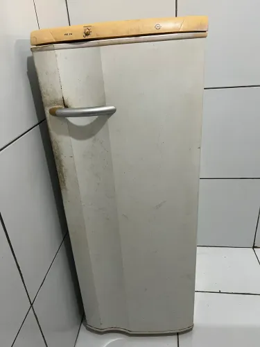 Geladeira quebra galho