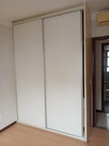 Guarda roupa planejado embutido em MDF conservado