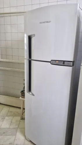 Geladeira frost free Duplex 375 litros Brastemp clean modelo brm39ebana branca
