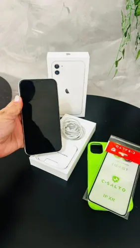 iPhone 11 preto 64gb semi novo