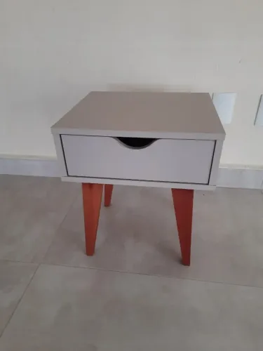 MESA DE CABECEIRA (COM 1 GAVETA)