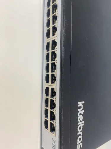 Kit com 2 switch (24 portas cada) para cabeamento e distribuição de sinal