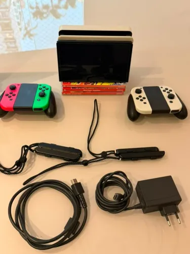 Nintendo Switch OLED + 4 Joy-Con + 3 Jogos + Case + Caixa