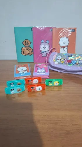 Cadernos e bolsinha de lápis BT21 novos. Perfeito Estado mais organizadores de fios 