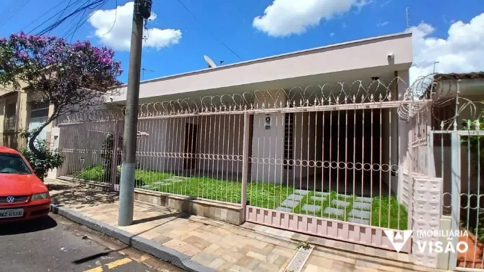 CASA PARA ALUGUEL, 03 QUARTOS, 01 SUÍTE, 01 VAGA, VILA MARIA HELENA - UBERABA/MG