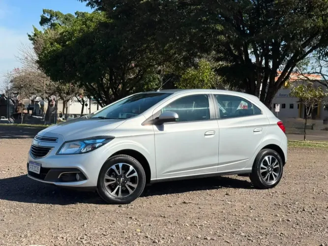Chevrolet Onix Hatch LTZ 1.4 8V Flex Mec. 4P 2015