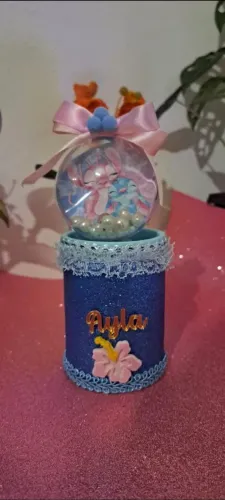 Lembrancinhas de biscuit, bolo e muito mais.