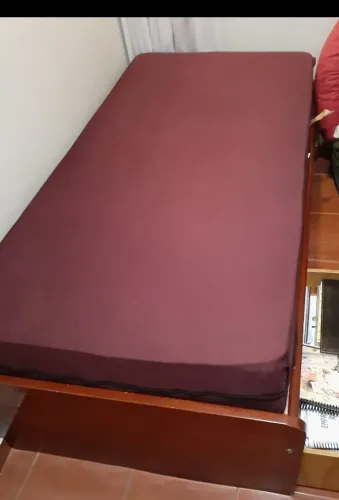 Cama de solteiro com gavetas de madeira com colchão 