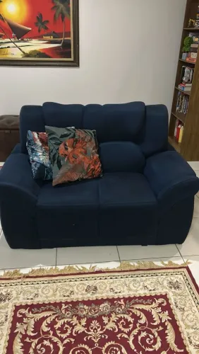 Sofá Azul Marinho Elegante - Conforto e Sofisticação