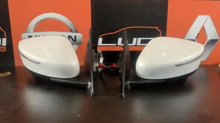 Par de retrovisor nissan kicks 2021.