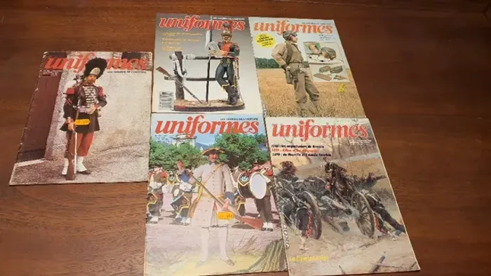 Revistas Antigas Uniformes Les Armes de L´Histoire
