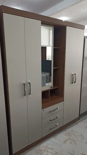 Guarda-Roupa de Casal com Espelho