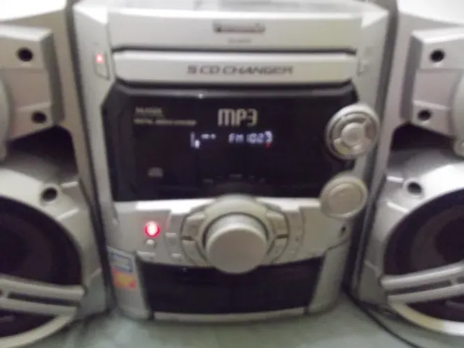 Som Panasonic 160 watts RMS com 2 cxs e ctrl remoto - não funciona o CD