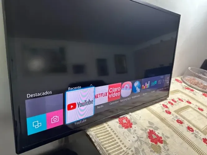 SamsunG Smart tv UN40F5500AG 40 plegadas com controle original e cabo energia perfeita