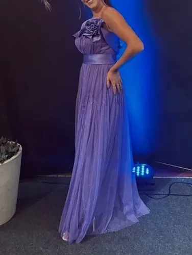 Vestido lilás com brilho 