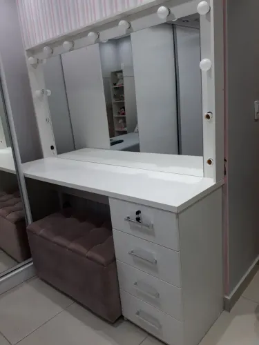 Penteadeira Camarim MDF pura 1.90 alt 1.80 larg 0.50 profund