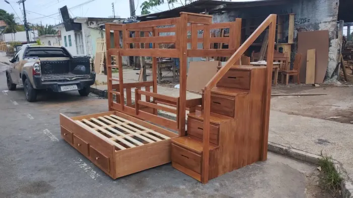 Triliche solteiro com gavetas nas escadas 
