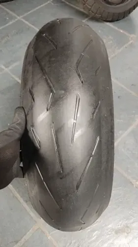 Pneu usado Pirelli Diablo Rosso Corsa2 200/55-17