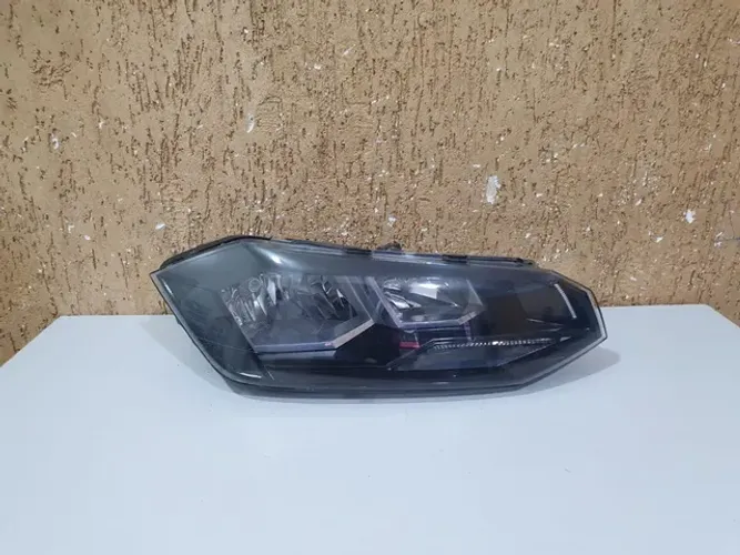 Farol direito Polo / Virtus 2017/2018/2019/2020/2021/2022