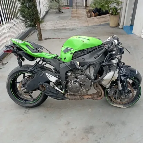 Sucata de moto para retirada de peças Kawasaki Zx6 2020