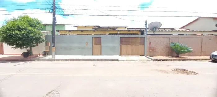 Vendo casa em Taguatinga Norte (Qne 30)