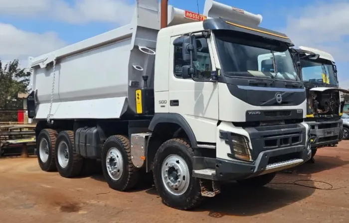 Lote de Volvo FMX500 ano 2021, Bitruck, 8x4, com caçamba 22 ?, em MG
