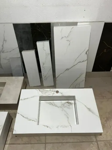 Cuba para banheiro em porcelanato estensor e prateleira!