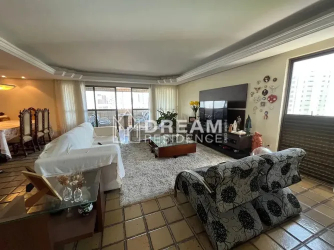 Imóvel para venda possui 230 metros quadrados com 4 quartos em Graças - Recife - PE