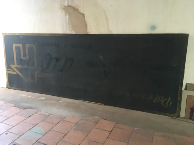 Placa em acm 4,5x1,5m para faxada de comércio