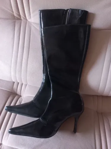 Bota feminina preta de cano alto