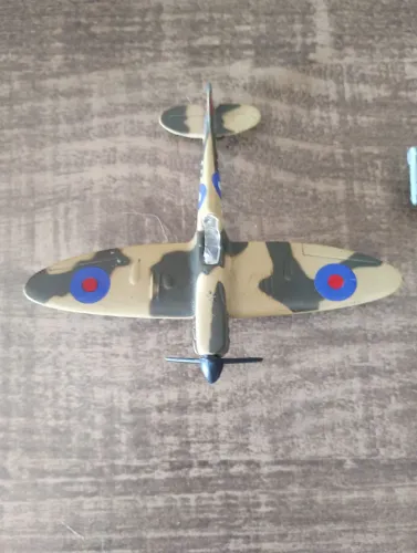 Miniatura de Avião de Ferro Maisto Super Marine Spitfire Maisto