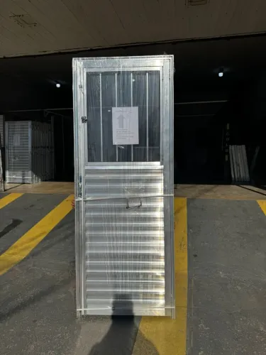 Porta de Alumínio com Grade 80cm - Oferta fecha mês!