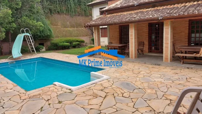 Oportunidade: Linda Residência na Granja Viana, com 3 suítes, piscina!!!