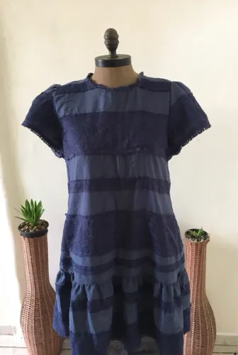 Vestido Azul detalhado com Renda