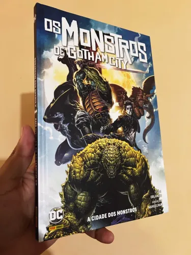 Os monstros de Gotham city capa dura nova