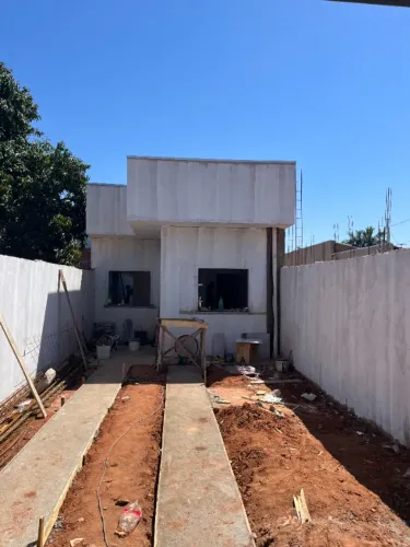 Casa À Venda Próximo ao UPA - Três Quartos