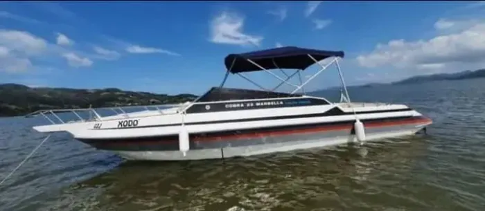 Lancha Cobra 22 pés Cabinada c/ poupa estendida