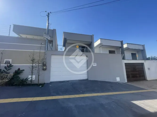 ### Luxuoso Sobrado de Alto Padrão no Setor Bairro Hilda! Aparecida de Goiânia codigo: 743