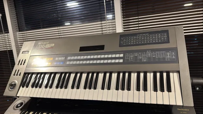 Sintetizador Vintage Roland JX8P